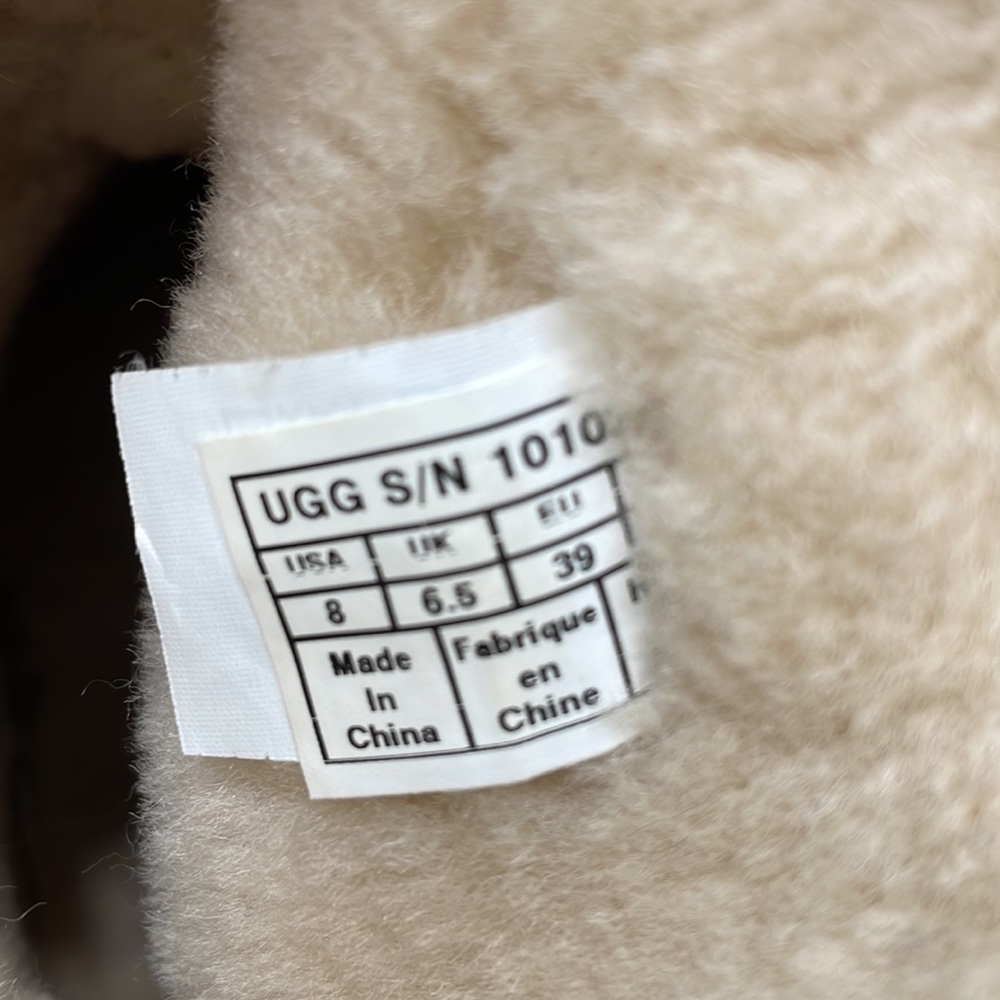 *RARE* UGG Cutout Short Boots - Picture 6 of 15
